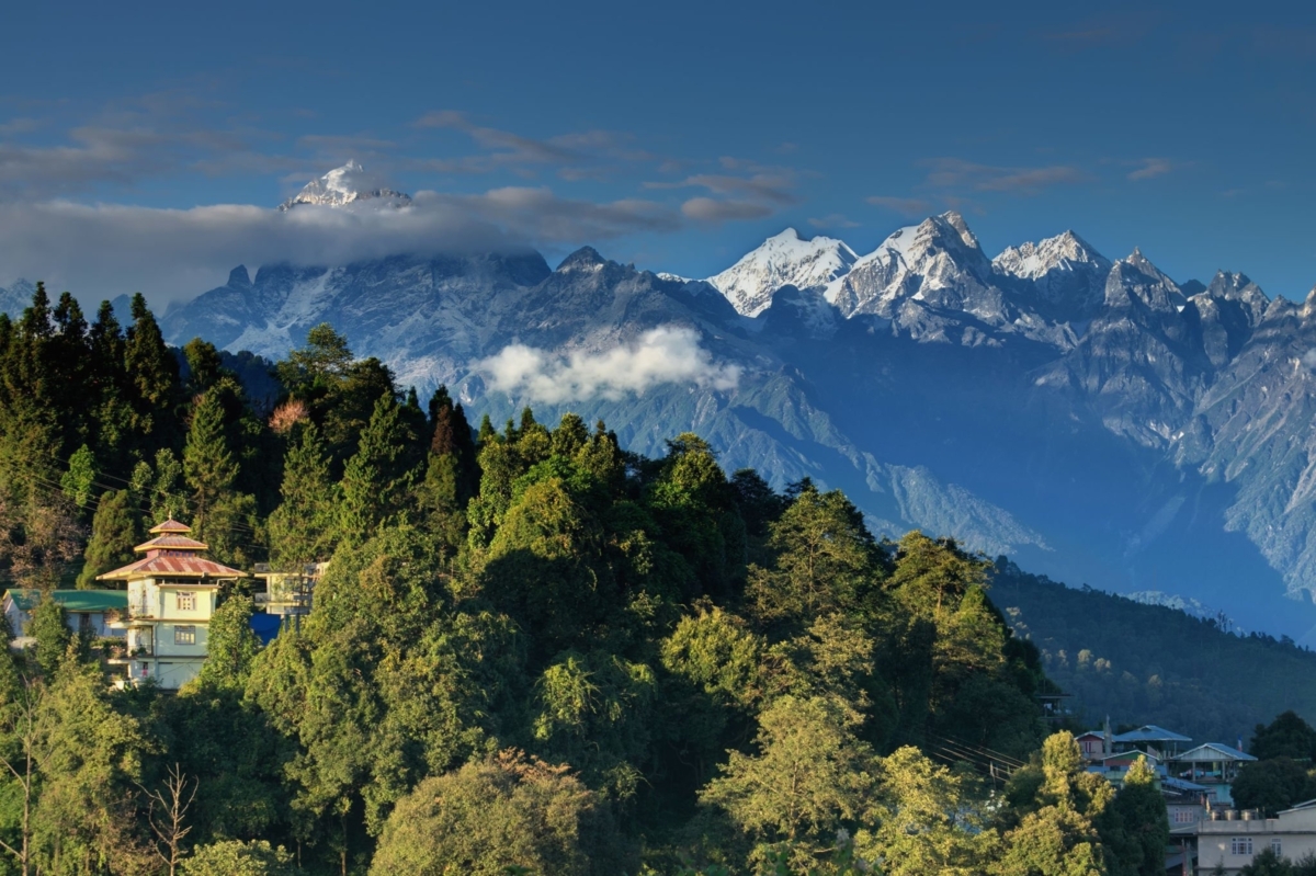 Beautiful-view-of-Himalayan-mountains-at-Ravangla-Sikkim